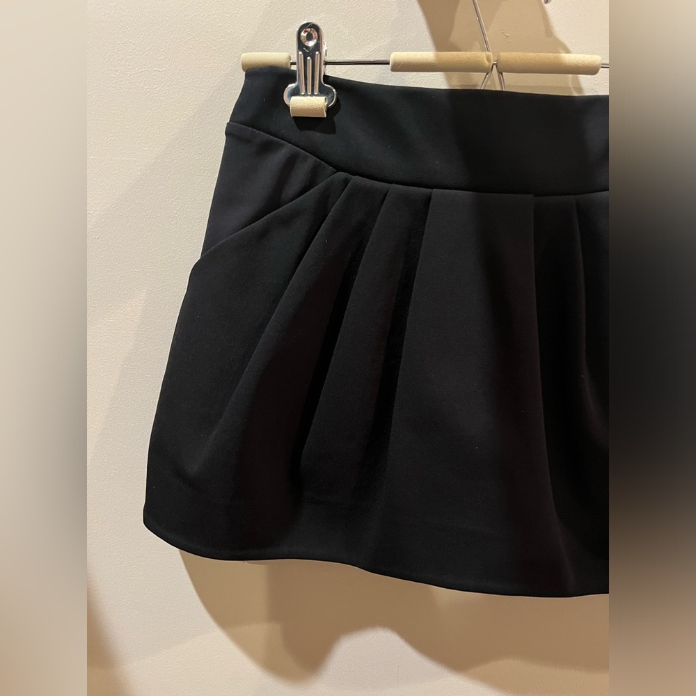 Diane Von Furstenberg Black Pleated Skirt Size 4